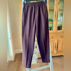 Banana Republic women’s pull-on trouser, wine & black mini houndstooth, size 0